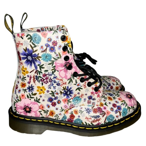 Dr. Martens Shoes - NWOB Dr. Martens White 1460 Pascale Wanderlust Lace up Boots Size 8 White Floral
